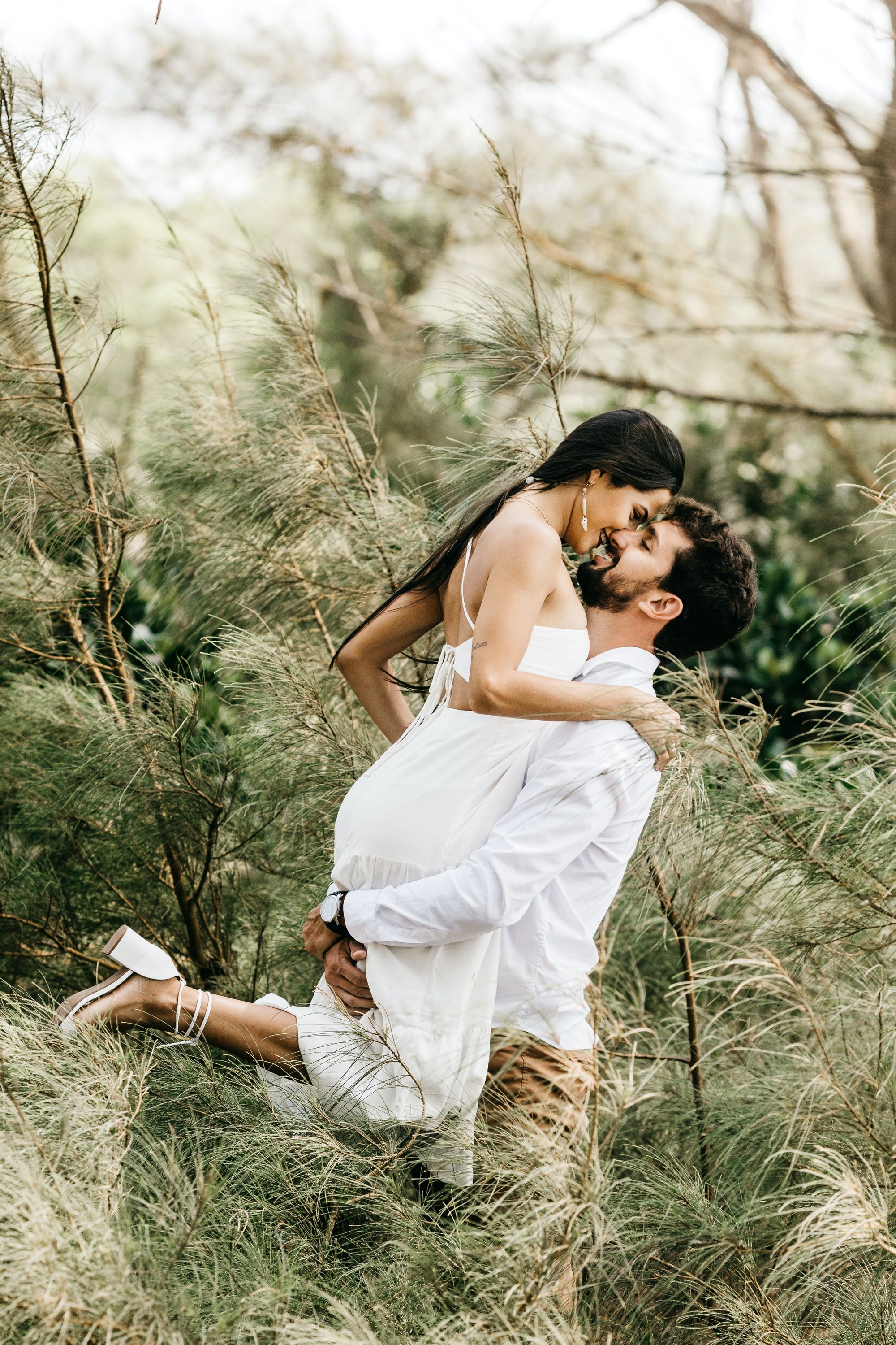 7 Pose Ideas for your Wedding & Engagement Photos - NJ Photographer