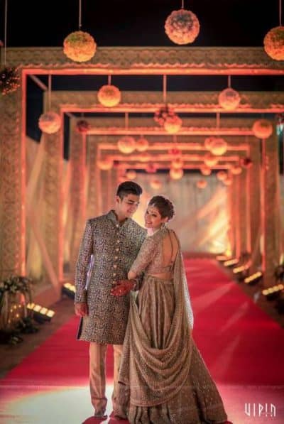 An Indian couple in wedding dress, Jodhpur, Rajasthan, India Stock Photo -  Alamy