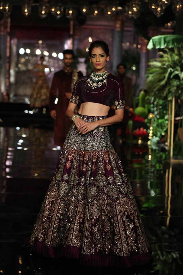 20+ Places To Buy Bridal Lehengas In Chandni Chowk: Prices, Pics & More. |  WedMeGood